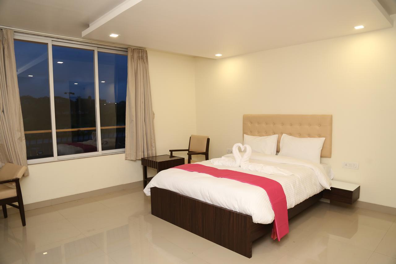Hotel Saheb Panvel Exterior foto